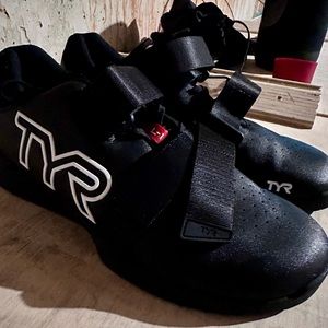 TYR Men's L-1 Lifter 11.5 Men’s Black